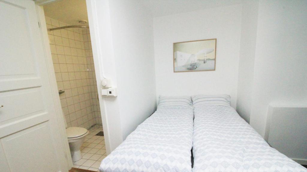 Nordic Host - City Center 2 Bed / 2 Bath - Skippergata - 3 minutes from station photo