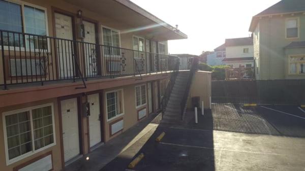 Palms Motel photo