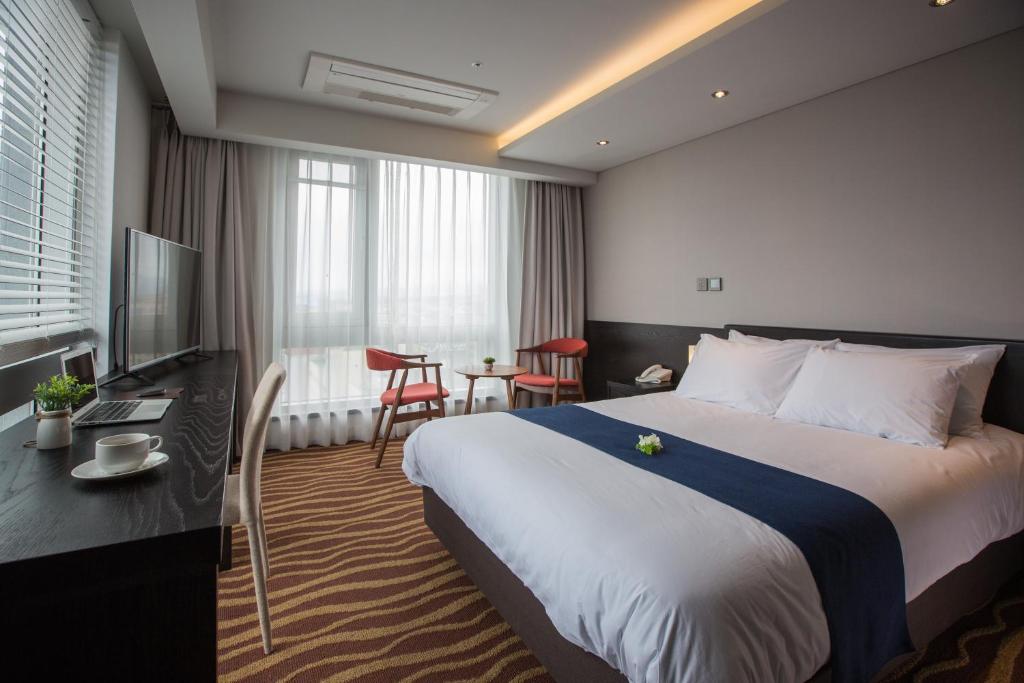 Room Image 1