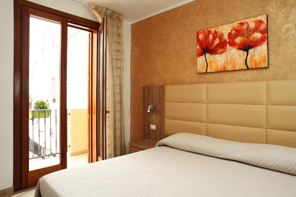 Coralia Bed & Breakfast - 3