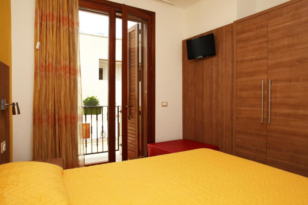 Coralia Bed & Breakfast - 2