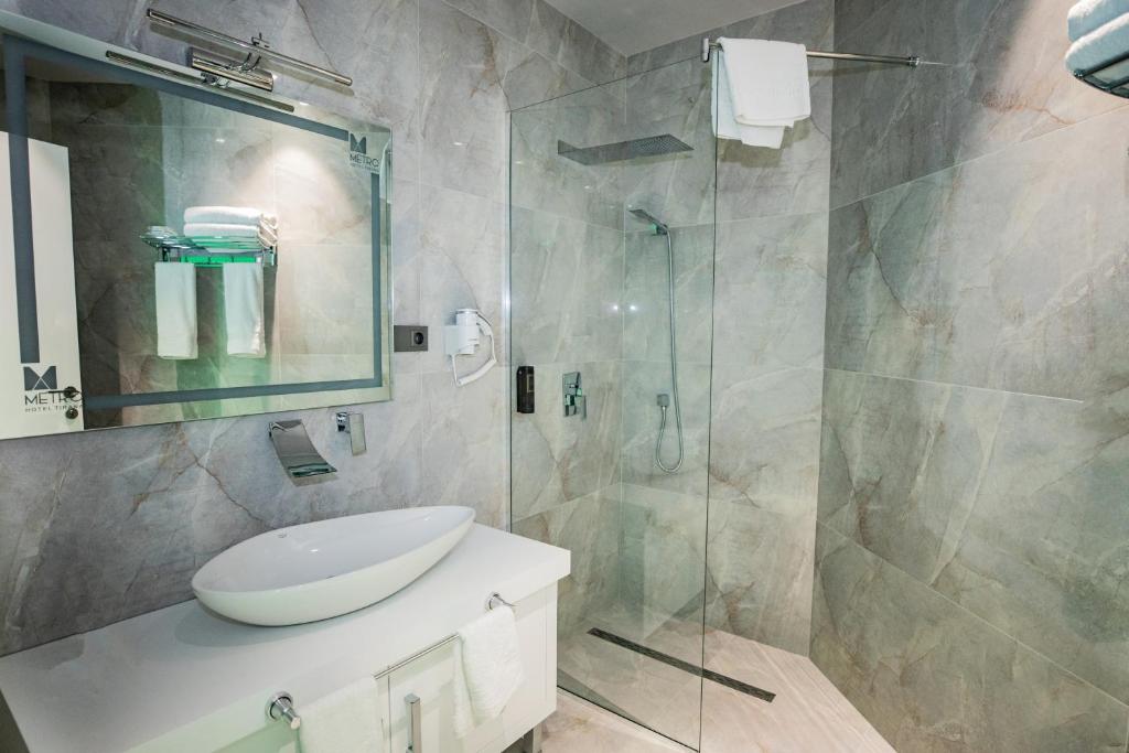 Metro Hotel Tirana photo