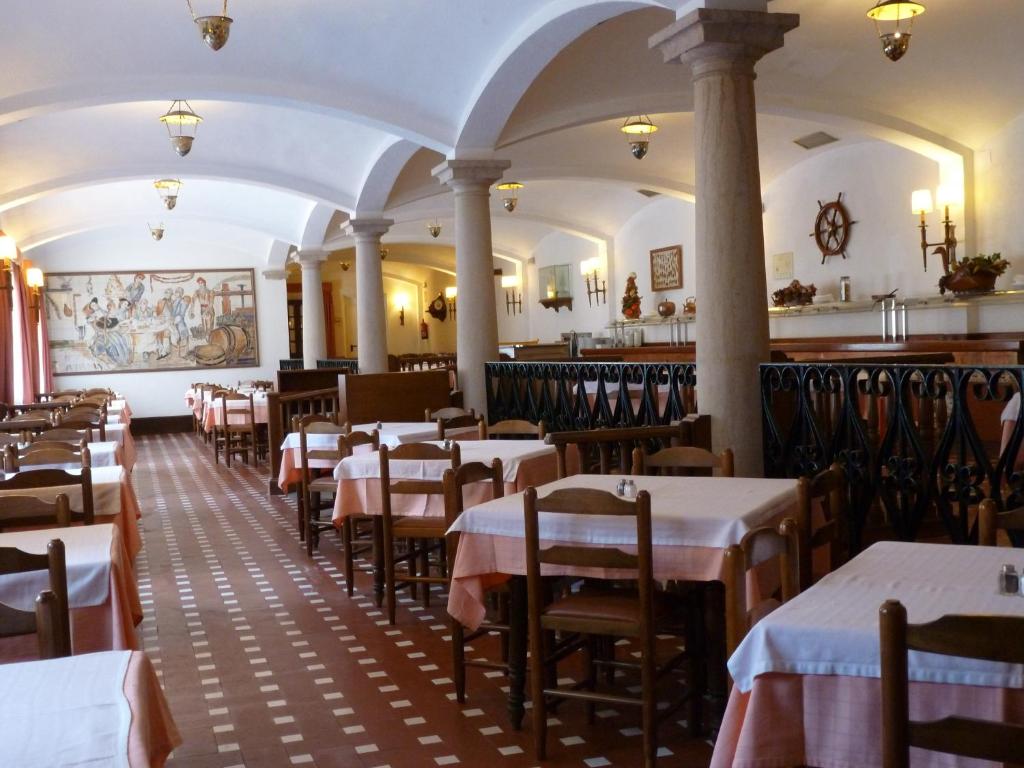 Hotel La Carolina — Restaurant & bars in Lloret de Mar, Catalonia