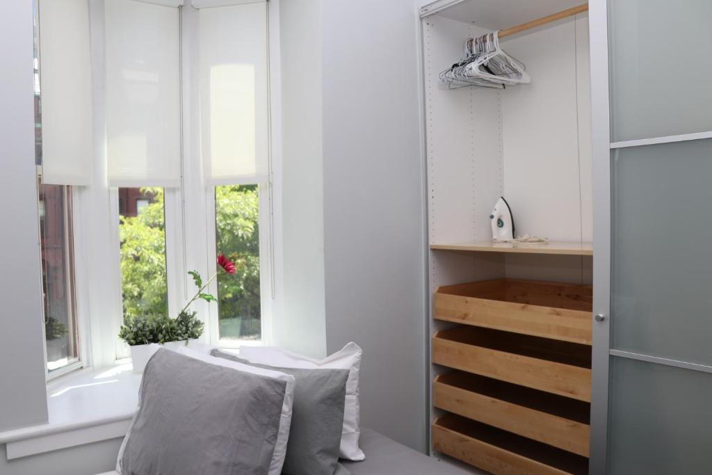 Stylish Newbury Street Studio, #11 photo