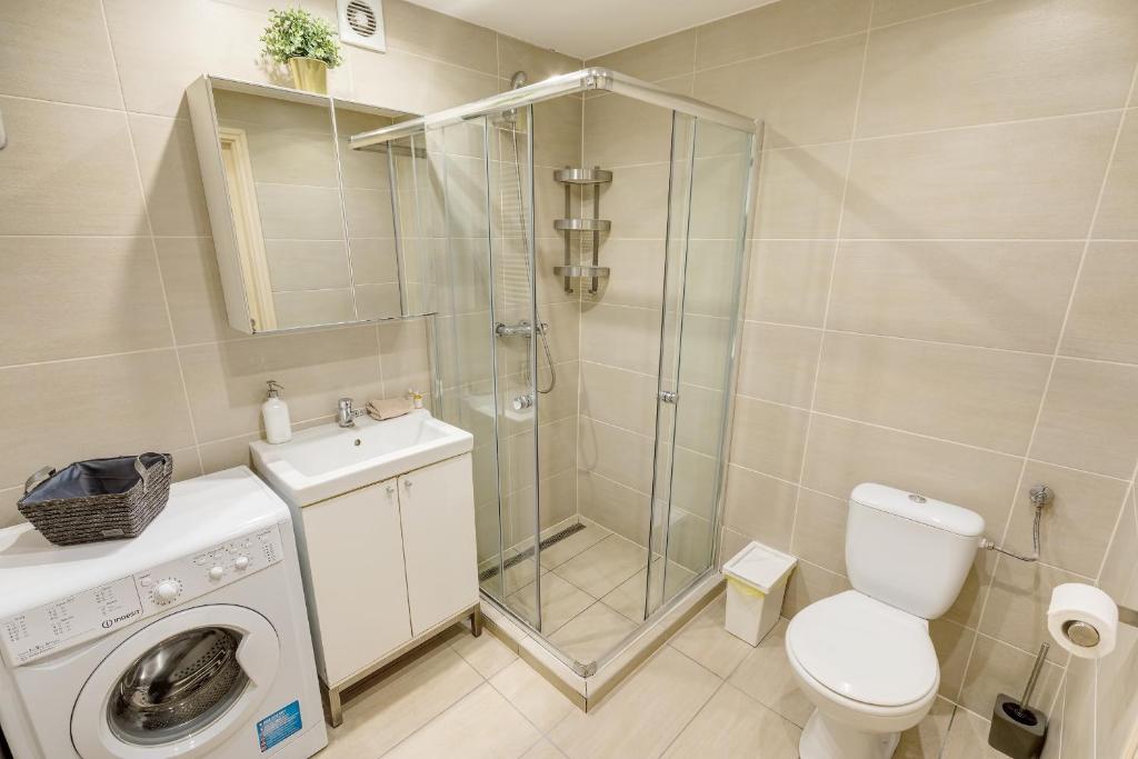 d.Five Beautiful Apartment at Basilica photo