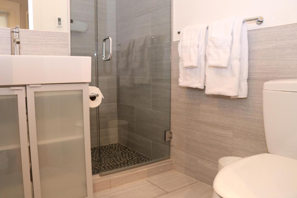 Cozy Furnished Studio in Beacon Hill #4 photo