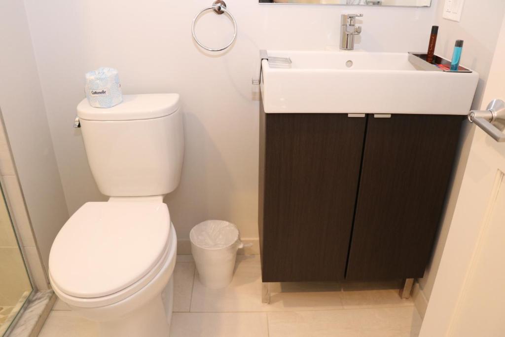 A Stylish Stay w/ a Queen Bed, Heated Floors.. #31 photo