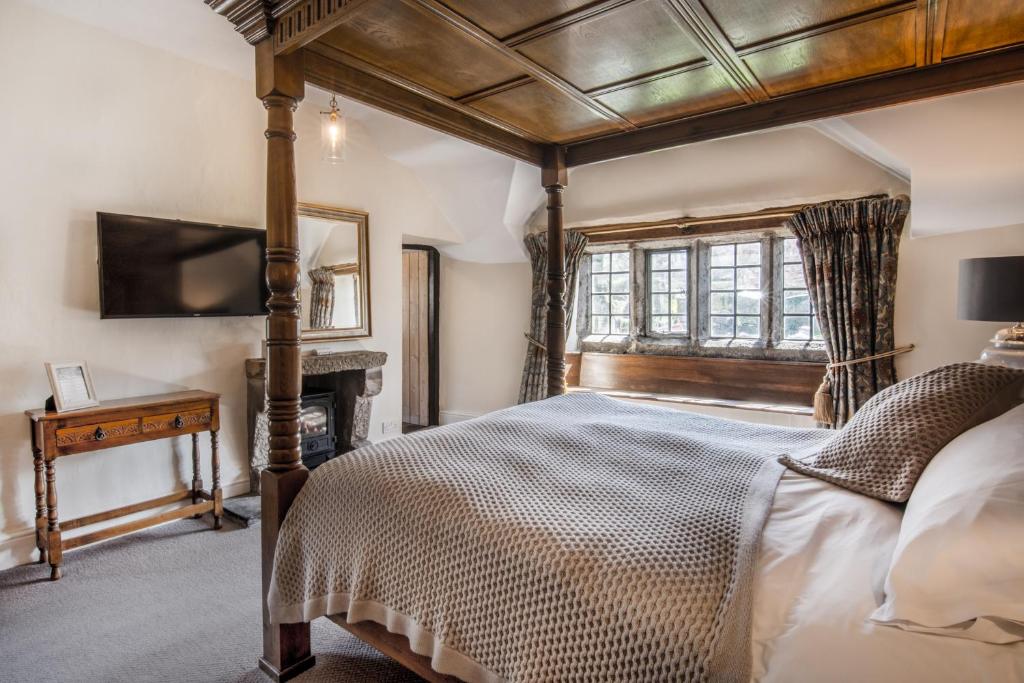 The Old Hall Inn — Hotel in Chinley