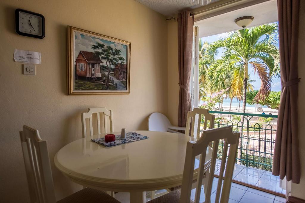Natural Bliss Ocean View Suite At Sandcastles Beach Resort — Hotel in Ocho Rios