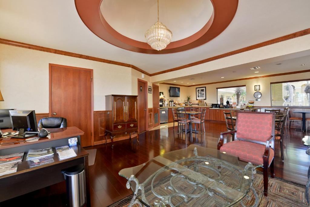 Super 8 By Wyndham Corpus Christi Northwest photo