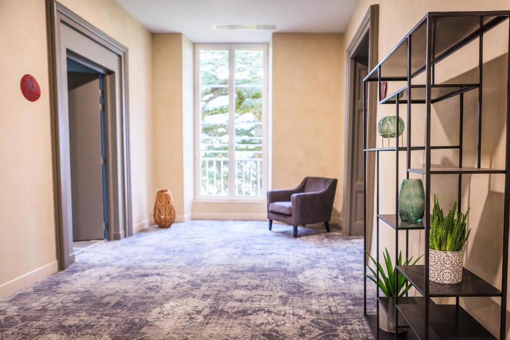 フロント・ロビー