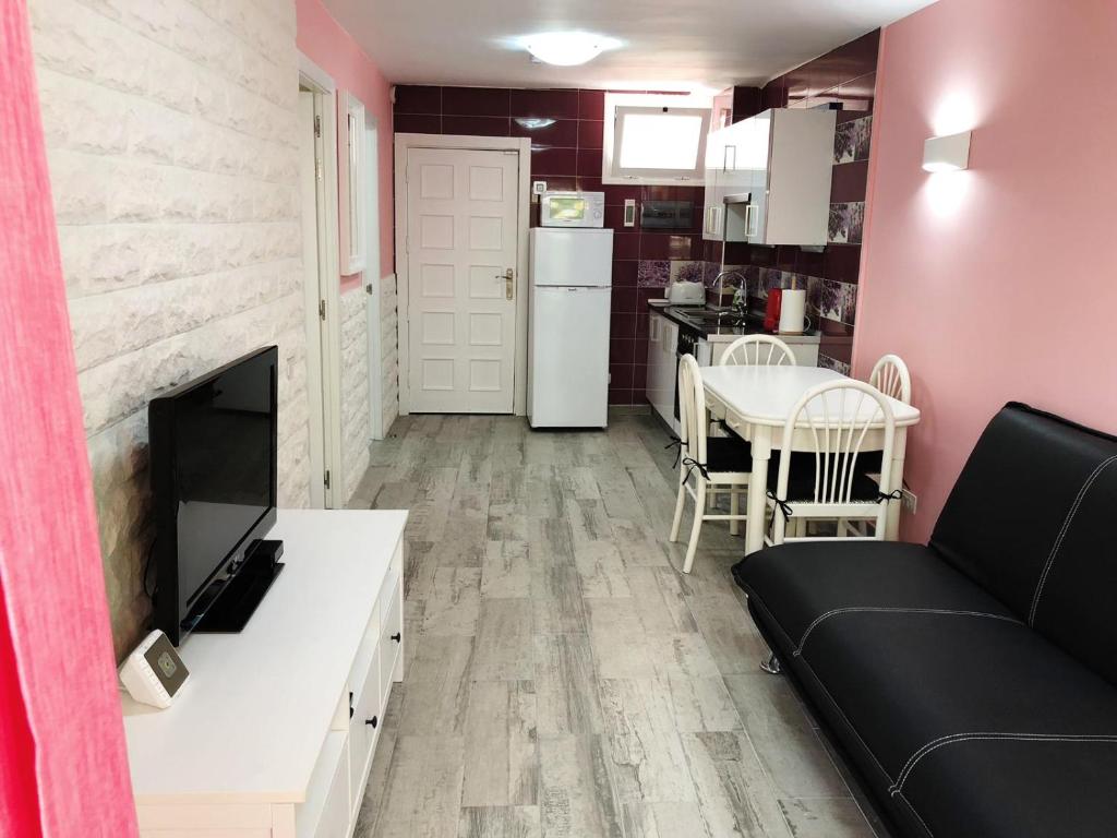 Lovely 1-bedroom apartment with a big terrace, Las Americas, Tenerife - 3