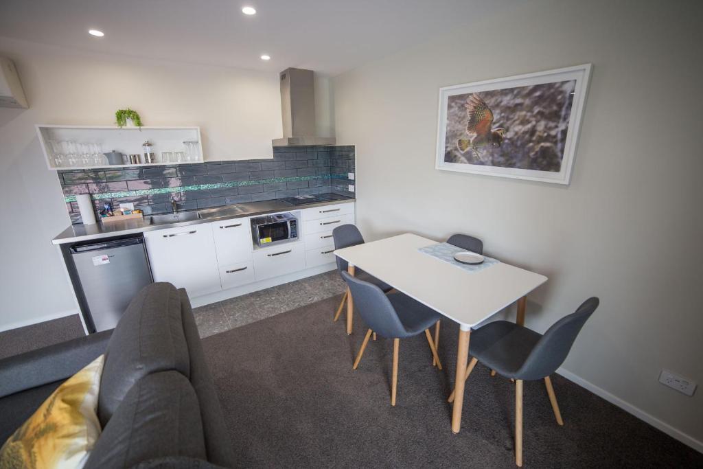 Red Tussock Motel
