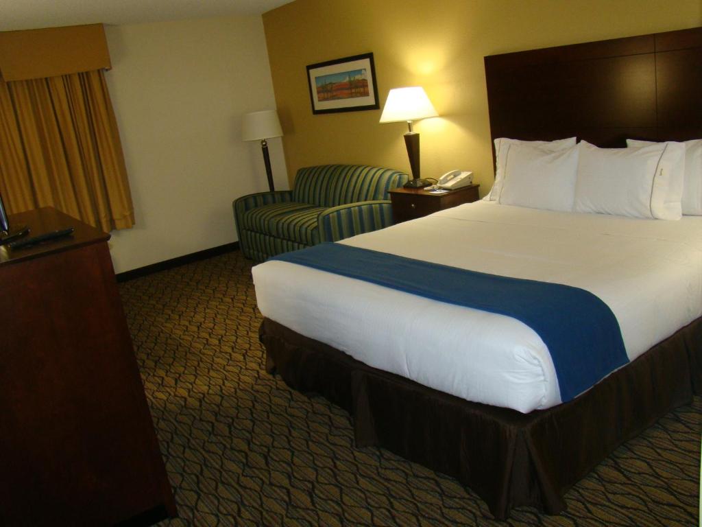 Holiday Inn Express Scottsdale North photo