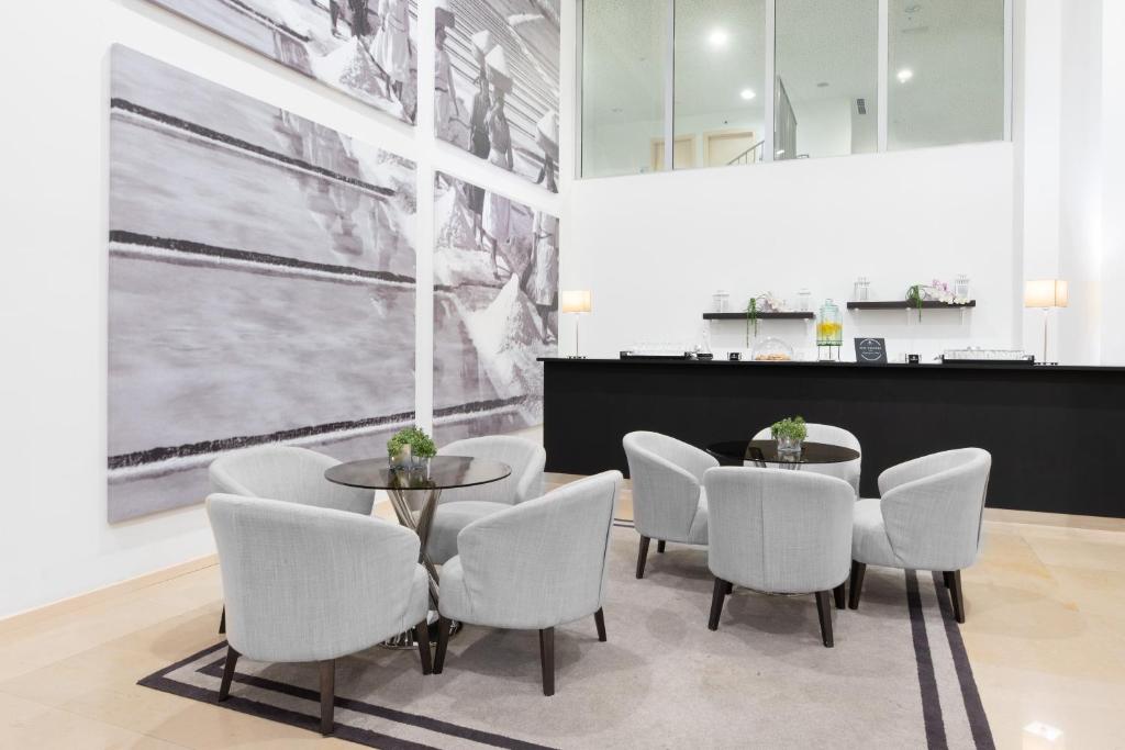 Eurostars Oasis Plaza Hotel photo