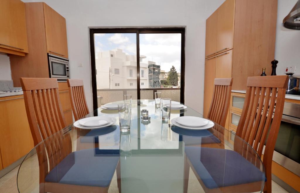 City Living Suite Tk 3 Rm 4 photo