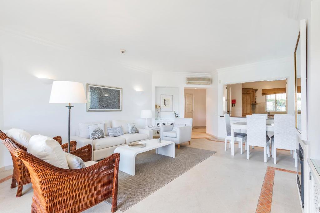 Shared lounge/TV area