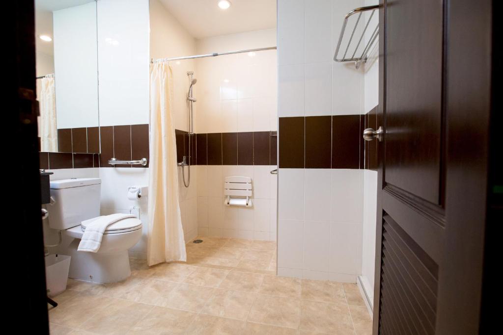 Shared lounge/TV area