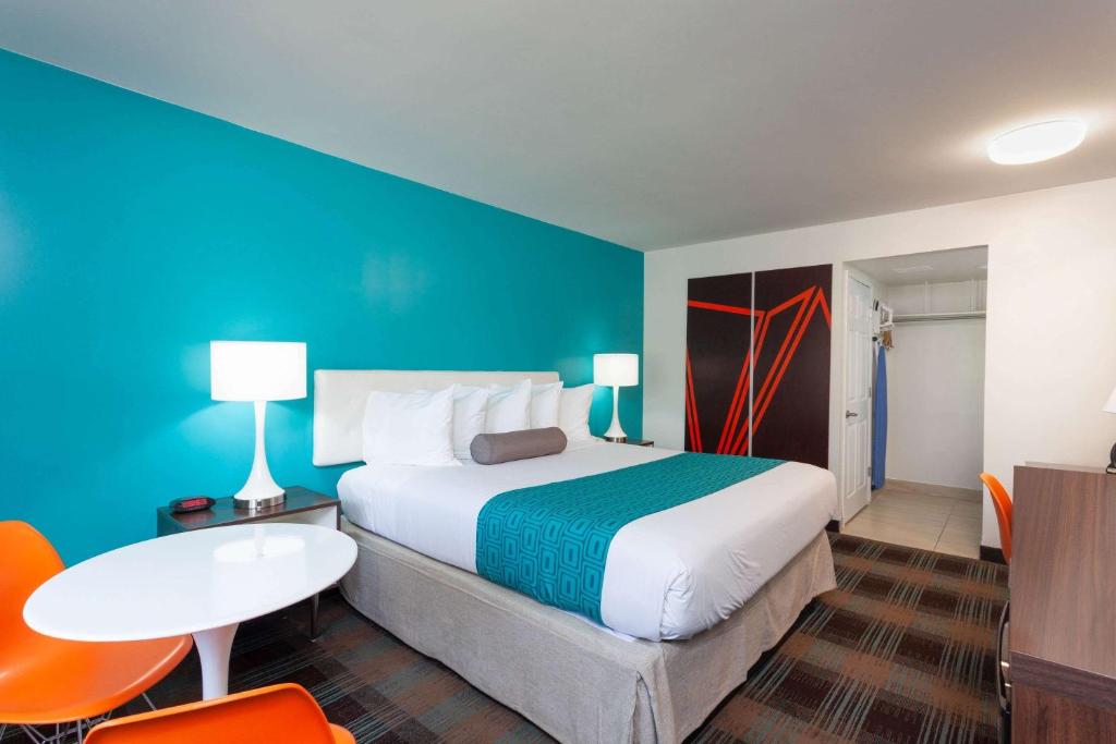 San Diego Howard Johnson by Wyndham San Diego Hotel Circle Additional