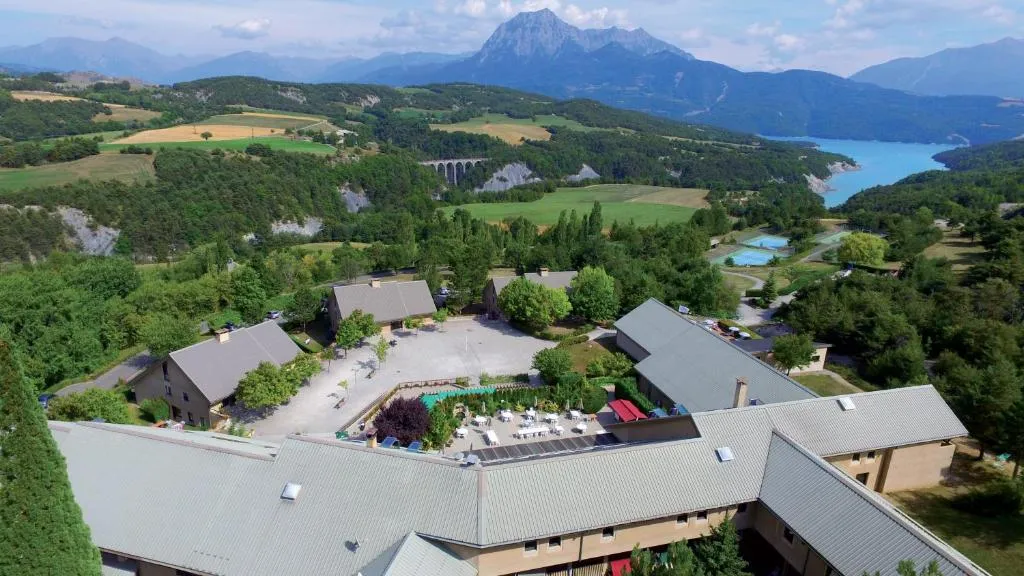 Club Vacances Bleues Les Horizons du Lac (anciennement Serre-du-Villard)，位于绍尔日的酒店