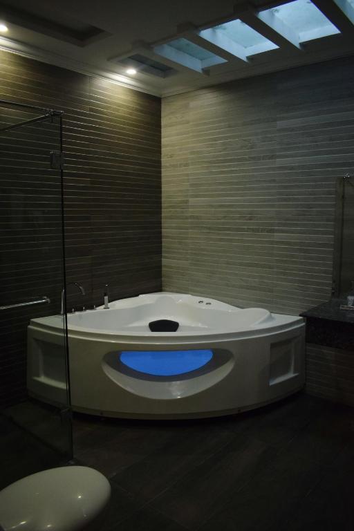 Bathroom, GRAND MILLENNIUM HOTEL LAHORE in Lahore