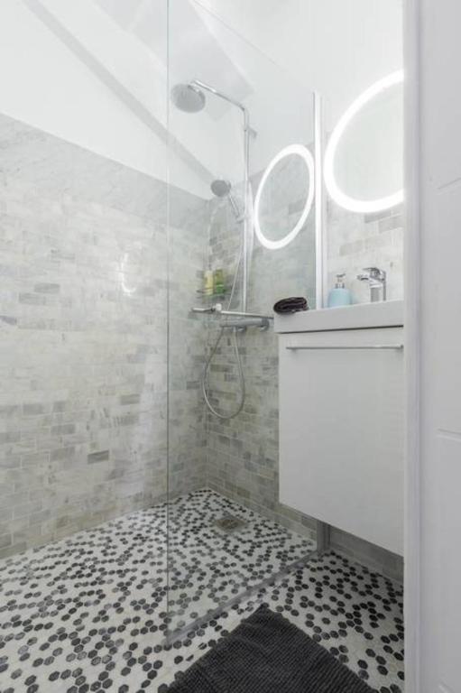 Charming 1 bedroom apartment center photo