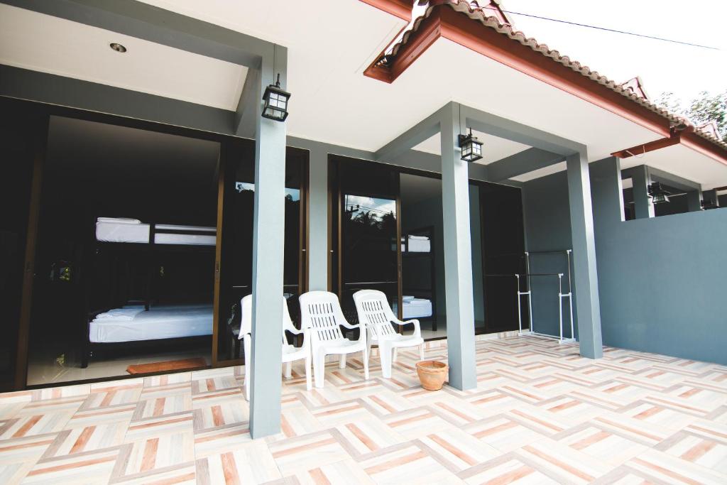 Khaosok Secret Hostel