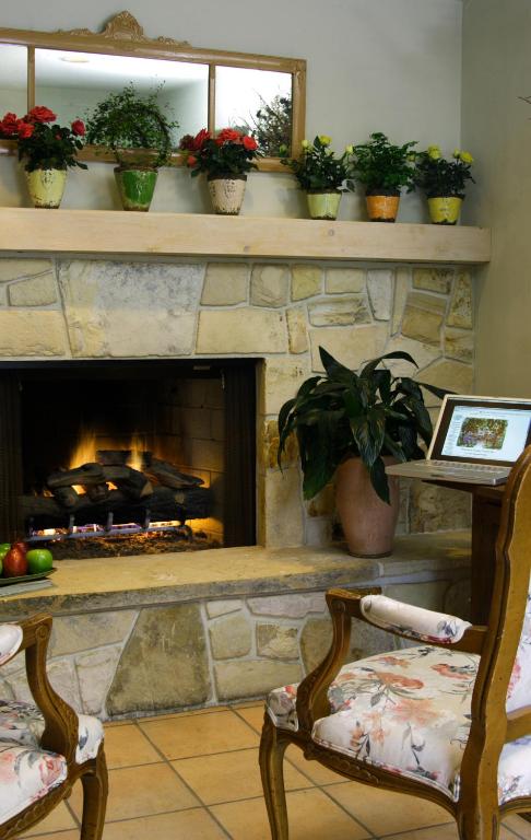 Carmel Country Inn photo