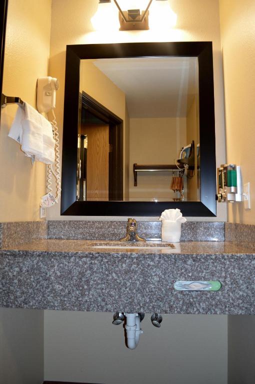 Red Lion Inn & Suites Kent Seattle photo