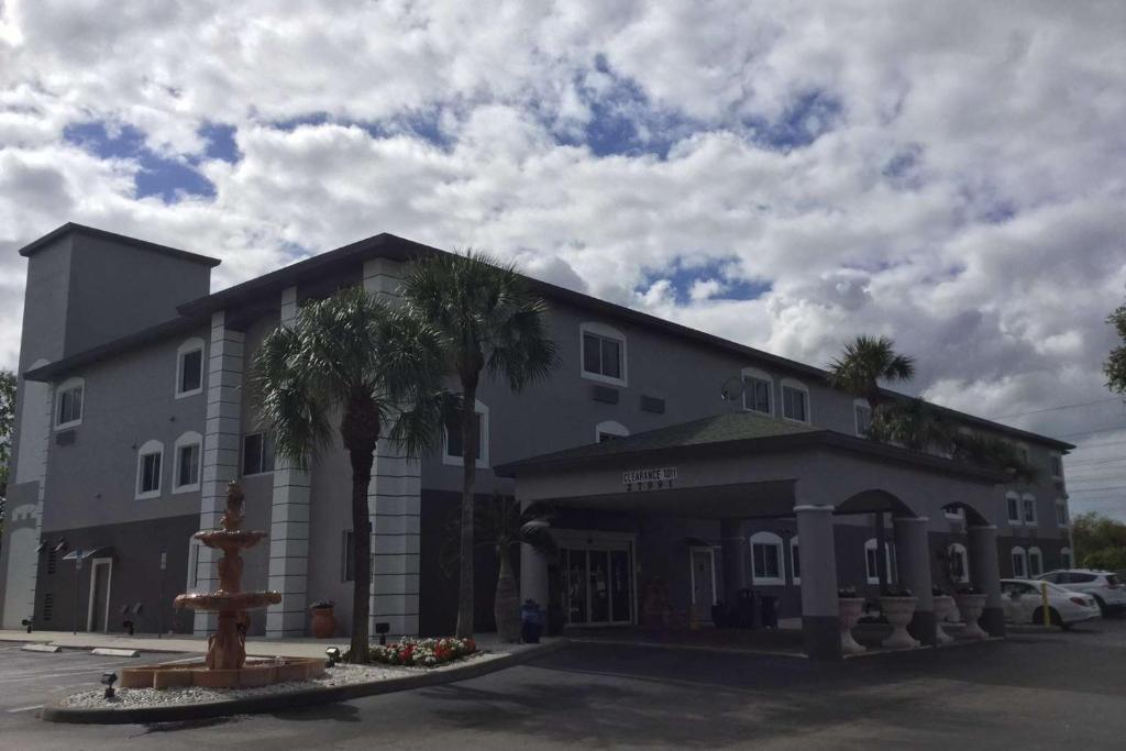 Days Inn & Suites by Wyndham Bonita Springs North Naples, Bonita Springs