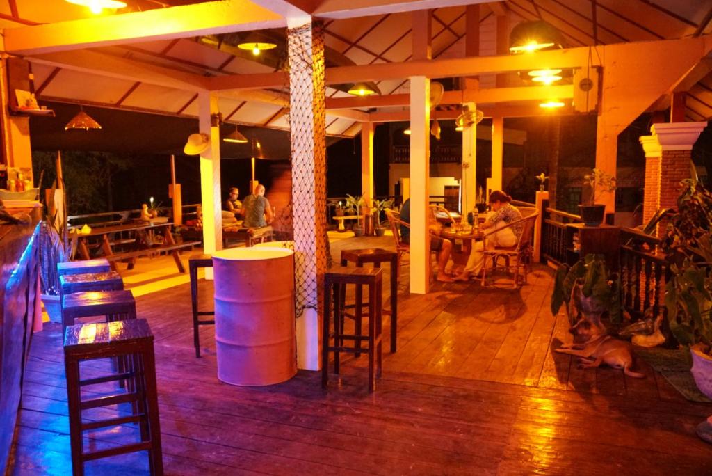 Restaurant, The Boathouse in Muang Khong