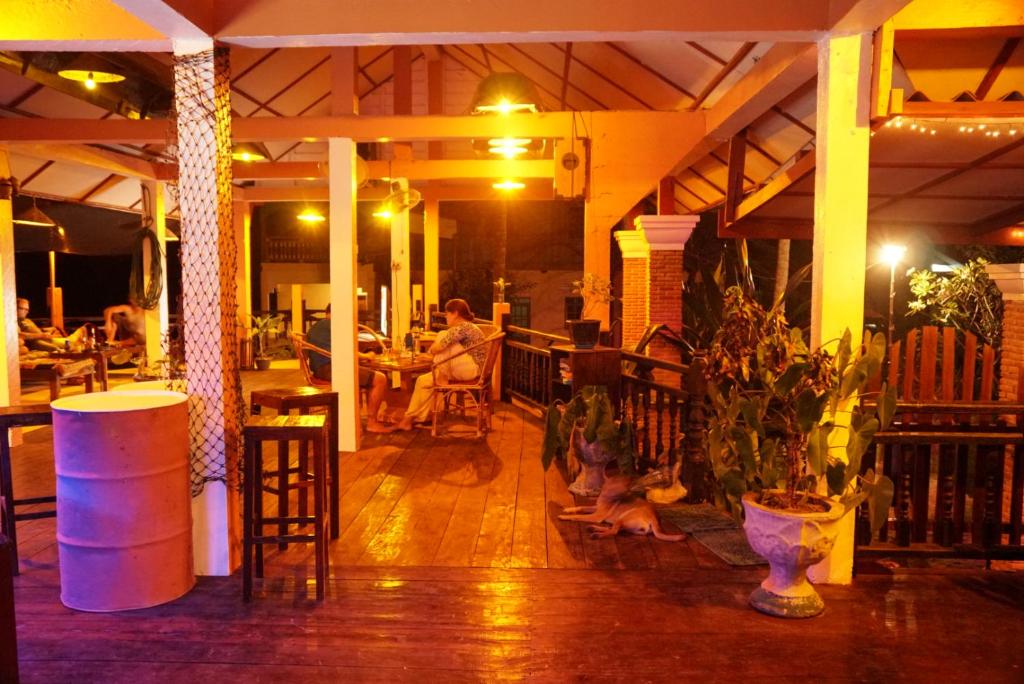 Restaurant, The Boathouse in Muang Khong