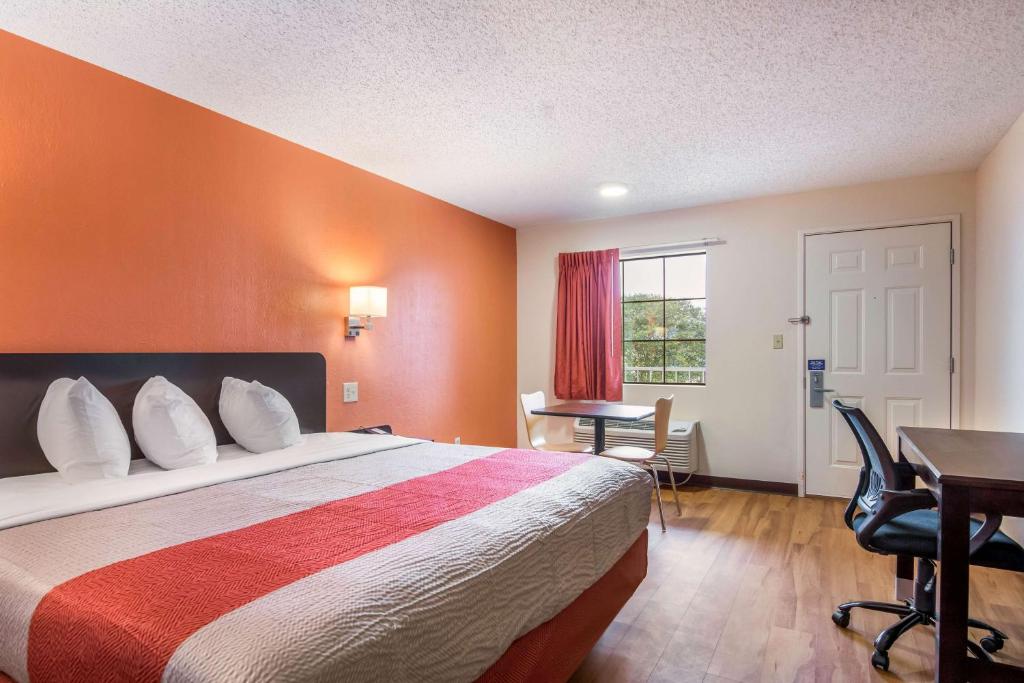 Motel 6-Winnie, TX — Hotel in Winnie (TX)