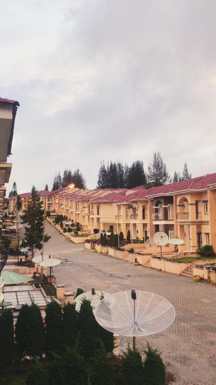 Villa Brastagi Resort Jalan Mimpin Tua Blok C No. 41 photo