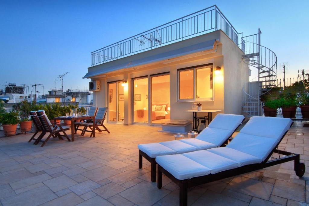 Stylish studio loft with Superb balcony photo