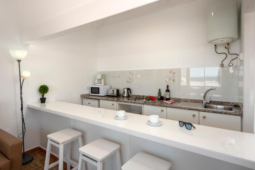 Rocas Blancas Apartments — Hotel rooms in Puerto del Carmen, Canary Islands
