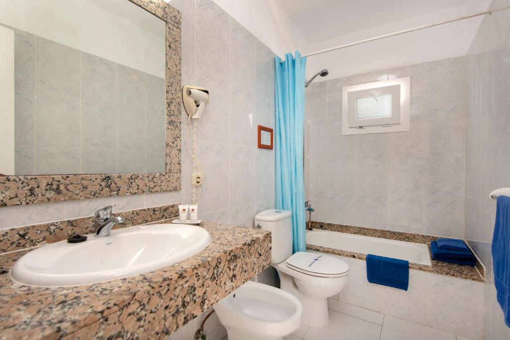Rocas Blancas Apartments — Hotel rooms in Puerto del Carmen, Canary Islands