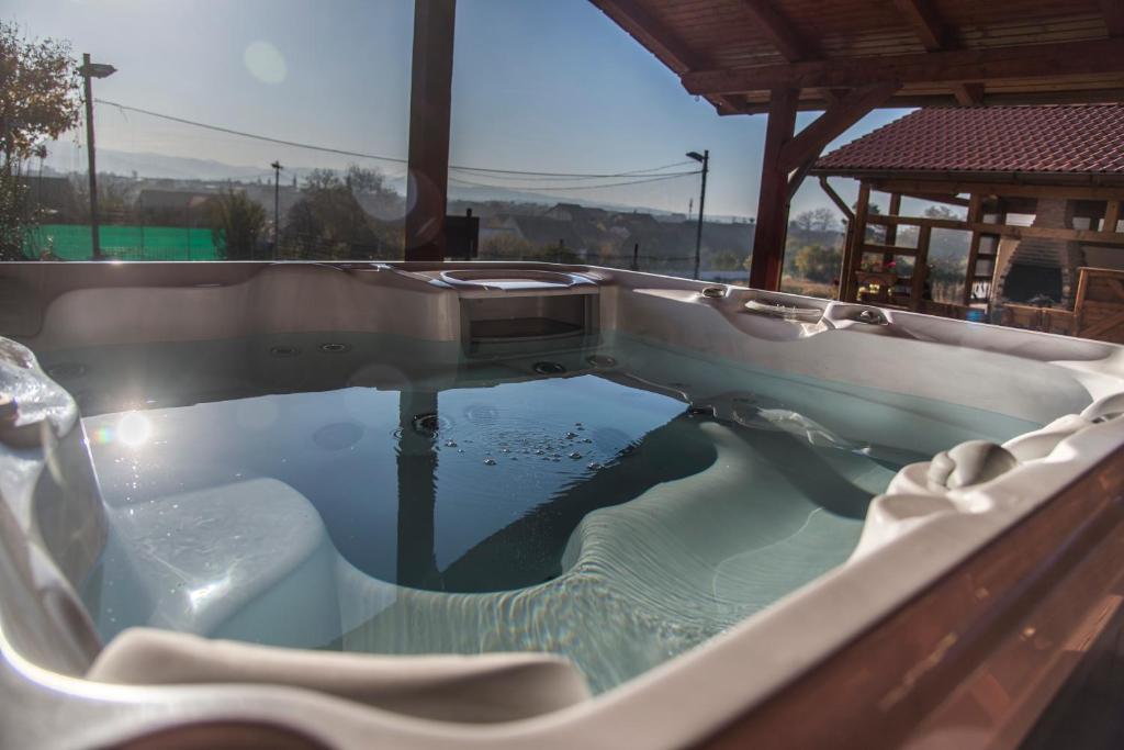 Hot tub, Pensiunea Carmen - Bikers Friendly Nest in Sibiu