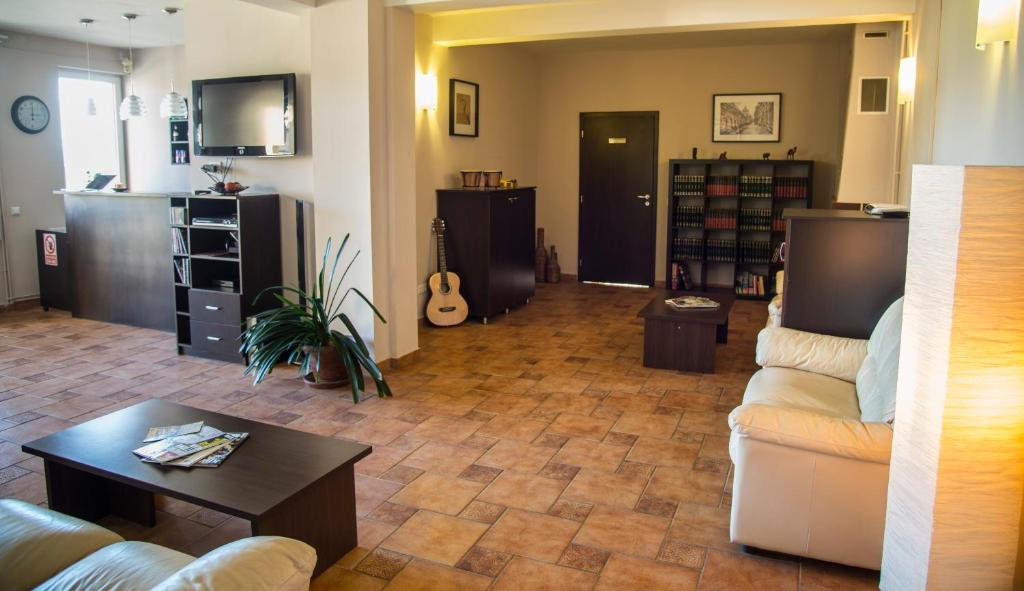 Shared lounge/TV area