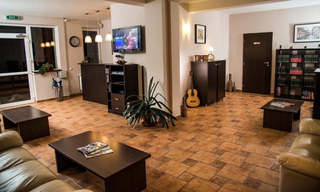 Shared lounge/TV area, Pensiunea Carmen - Bikers Friendly Nest in Sibiu