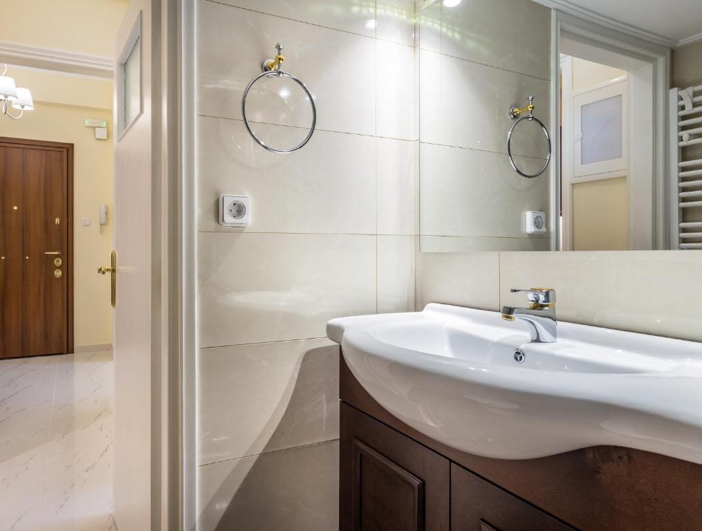 Chic flat in Kolonaki next to American Embassy photo