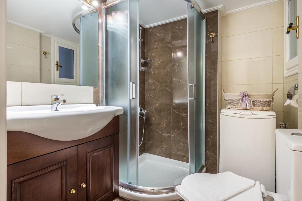 Chic flat in Kolonaki next to American Embassy photo