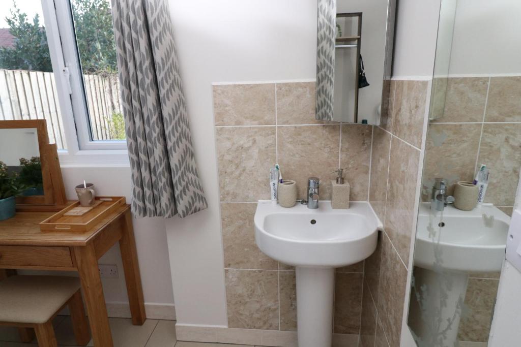 Riverside Rooms photo