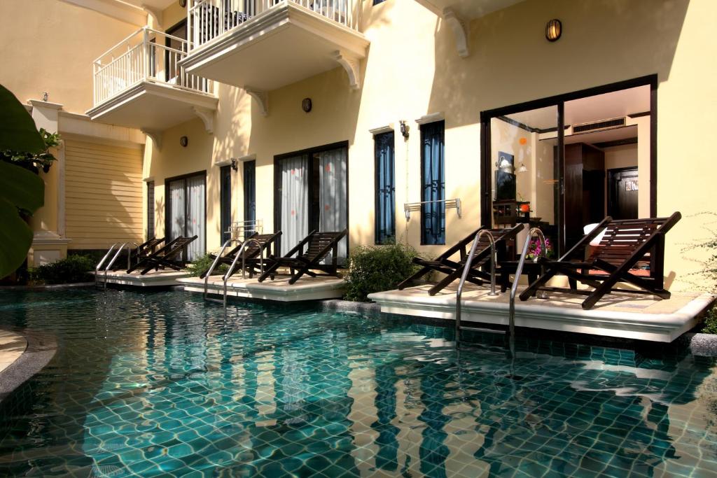 スイミングプール