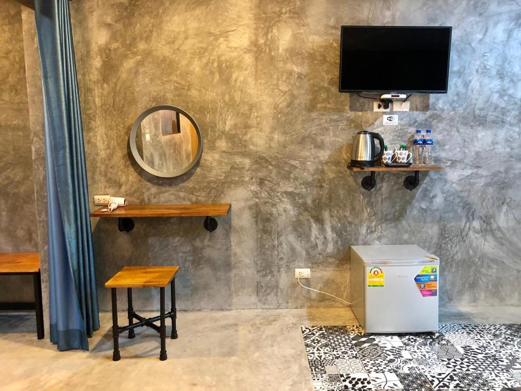 Shared lounge/TV area