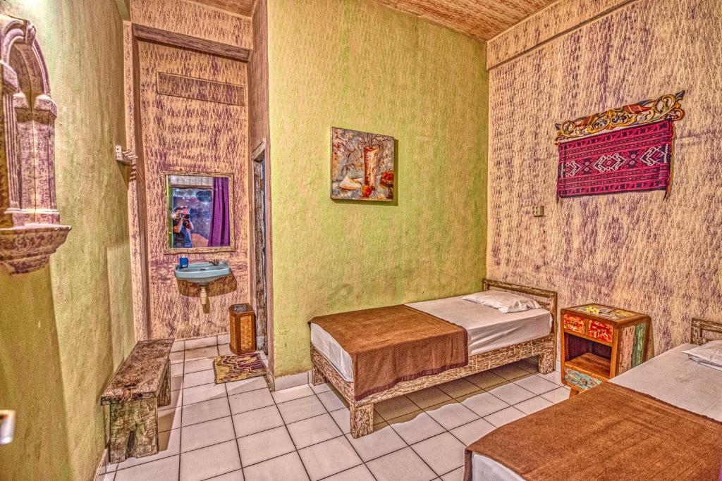 Lovina Central Hostel