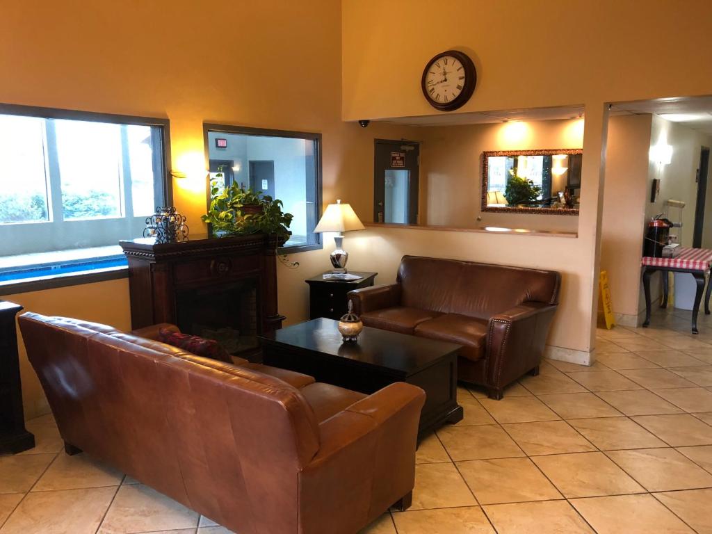 Super 8 By Wyndham Kennewick photo