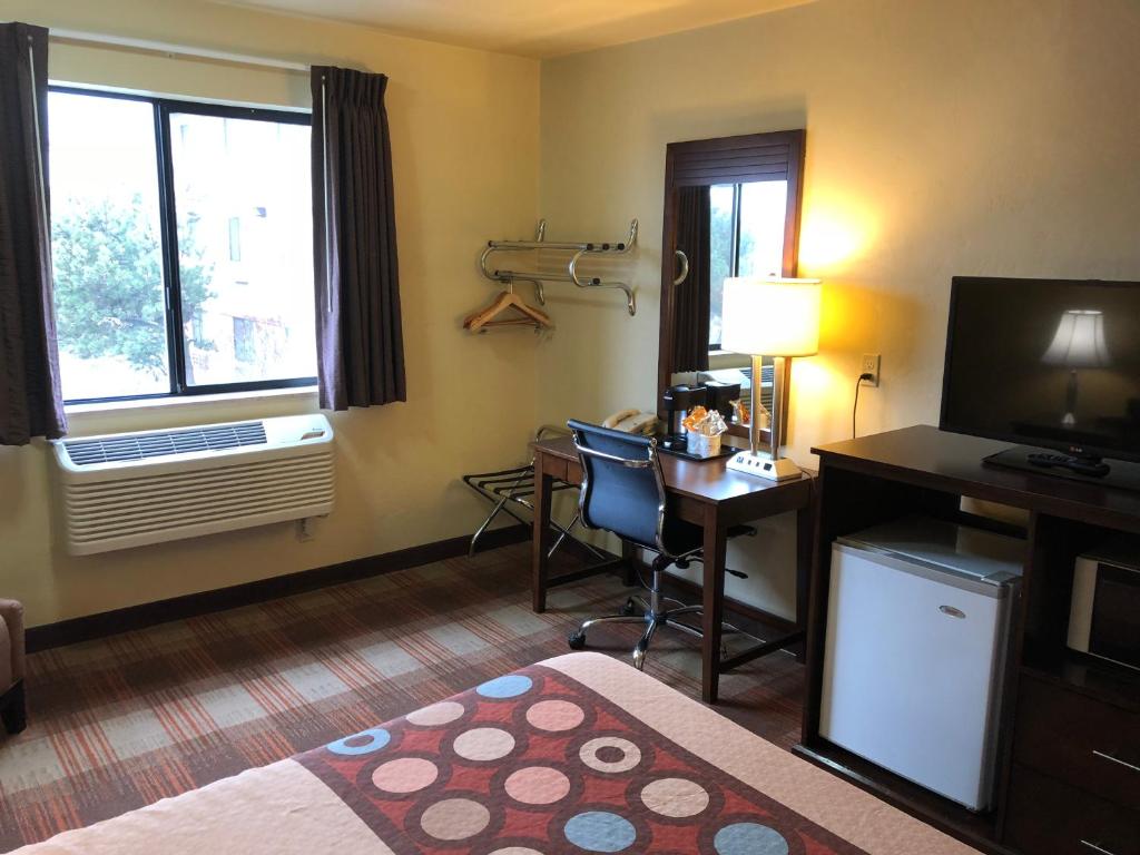 Super 8 By Wyndham Kennewick photo