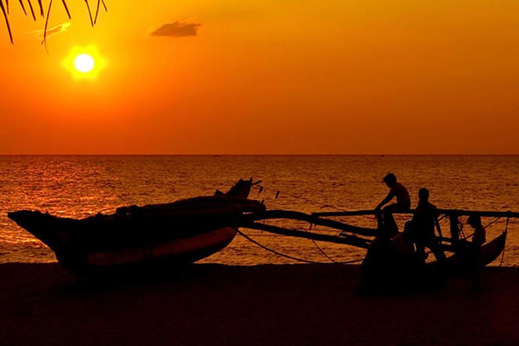 Randiya Beach Villa photo