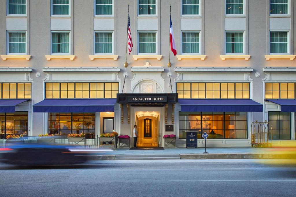 Entrance, The Lancaster Hotel in Houston (TX)